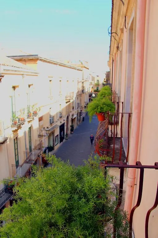 Residence Circe Taormina 2*,